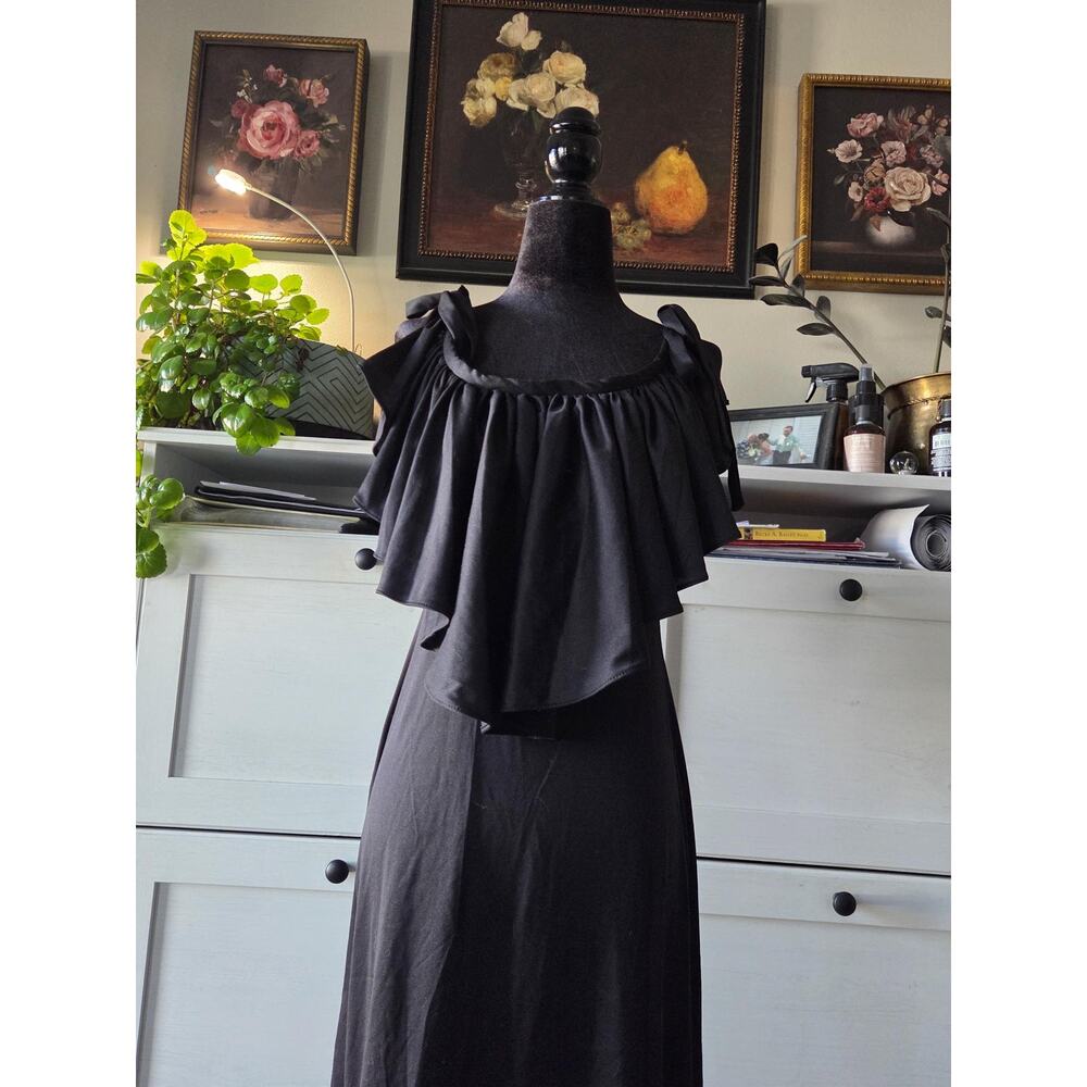 Black Ruffle Off-Shoulder Tie Strap Maxi Dress 🖤🌹